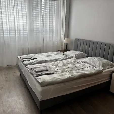 Stromova - Two Bedroms Lägenhet *