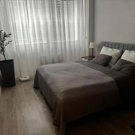 Stromova - Two Bedroms Lägenhet *